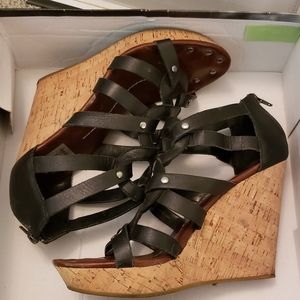 Dolce Vita strappy wedge sandal. Size 8